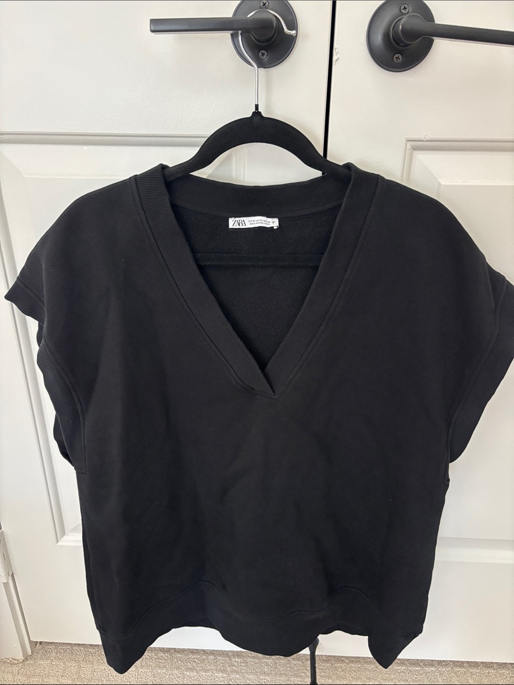Zara Black V-Neck Sleeveless Sweatshirt Vest